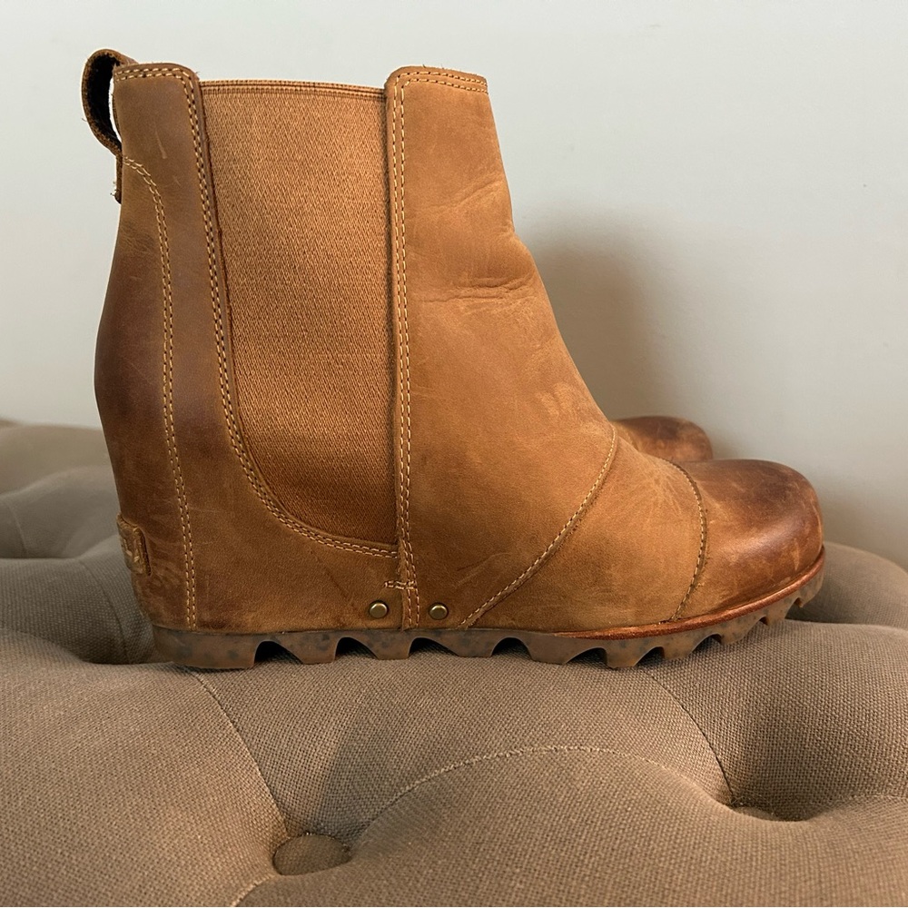 Sorel women’s Tan Leather Ankle Boots